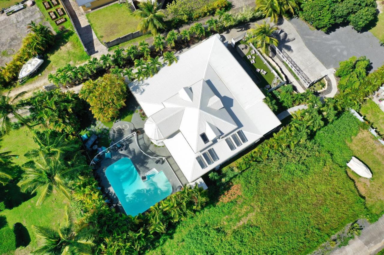 Green Lord Domaine - Lodges Piscine & Spa - Bar & Lounge - Restaurant Gastronomique Lamentin Exterior photo