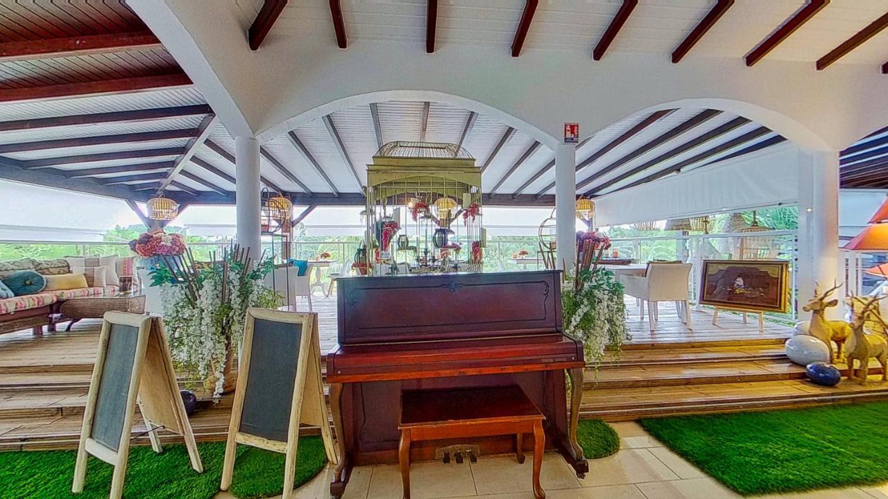 Green Lord Domaine - Lodges Piscine & Spa - Bar & Lounge - Restaurant Gastronomique Lamentin Exterior photo